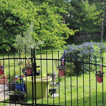 Bed and Breakfast Chez Martine Et Bernard Saint-Vincent-Sterlanges Exterior foto